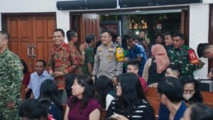 Kapolres Jombang saat kunjungi salah satu jemaat gereja