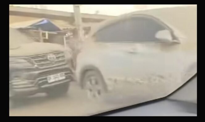 
					Tragedi Pascabanjir Aceh Tamiang: Deretan Mobil Jadi Tempat Korban Menginggal