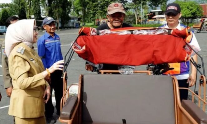 
					Transformasi Transportasi Rakyat: Prabowo Hadirkan Becak Listrik di Lumajang
