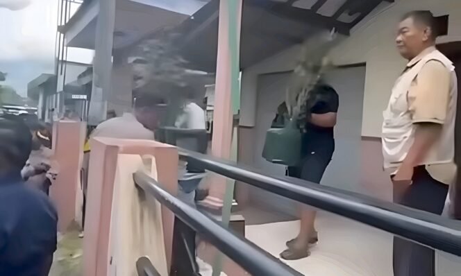 
					Gerebek Rumah Kontrakan di Jombang, Polisi Sita 5,3 Kg Ganja Siap Edar