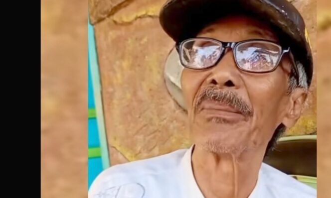 
					Mbah Suwari: Ada Danyang yang Mendorong Patung Macan Putih di Kediri Viral