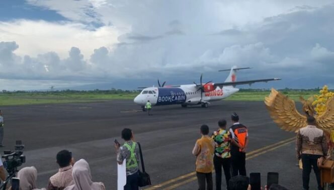 
					Penerbangan perdana Denpasar-Jember