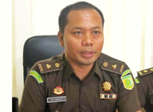 Kasi Datun Kejaksaan HSU, Tri Taruna Fitriadi saat ini berhasil lolos dari sergapan operasi tangkap tangan (OTT) di wilayah Kabupaten Hulu Sungai Utara. KPK imbau Tri agar segera menyerahkan diri untuk mempertanggungjawabkan perbuatannya. Foto: kb.news