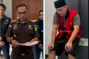 Reskrim Polres Mojokerto menyerahkan tersangka dan barang bukti kepada Kejaksaan, Rabu 10 Desember 2025, menyangkut kasus pembunuhan disertai mutilasi. Melibatkan tersangka (Kanan) Maulana Alvi dan (kiri) kepala Kejaksaan negeri Kabupaten Mojokerto Fauzi SH. Foto: tangkap layar video Instagram@kabarmojokerto.id