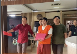 Kejaksaan akhirnya menangkap KH Ahmad Yazid Basyaiban, atau Gus Yazid, Ketua Yayasan Silmi Kaffah Rancamulya, di rumah pribadinya di Bekasi, Jawa Barat, Selasa malam sekitar pukul 23/.30 wib dan langsung dibawa ke Semarang. ia ditutudh terlibat dalam kasus tindak pencucian uang Rp 20 miliar dalam jaual beli fiktif tanah BUMD Cicalacap sebesar Rp 237 miliar. Foto: Instagram@cilacap_info.id