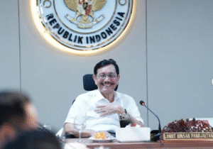 Luhut Binsar Pandjaitan, Ketua Dewan Ekonomi Nasional, mantan Manrinves, menegaskan bahwa memberikan izin bandara domestik di PT IMIP morowali, sebagaia bagian dari strategi untuk hilisasai nikel. Foto: Instagram@luhut.pandjaitan