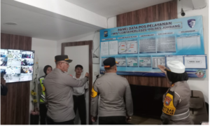Persiapan dan pemantapan keamanan dan pelayanan perayaan Natal 2025 dan Tahun Baru 2026, Polres Jombang menyiapkan, satu pos pelayanan dan lima pos pengamanan. Dipersilakan memanfaatkan disiapkan minuman, kopi, sncak dan alat pijat. Foto: Swwarajombang.com/ elok apriyanto