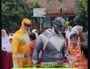 Beginilah jadinya, saat petugas MBG mengantar makanan ke seklah mengenakan pakaian Powew Rangers. Foto: Instagranindotoday_