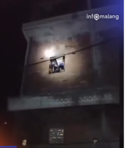 Warga Jl, Ikan Gurami, Tunjungsekar, Lowokwaru, Malang alkhirnya berhasil meringkus seorang pria. Dia terduga pembunuh wanita teman kencannya, gegara gagal membayar Rp 200.000. Terjadi, Sabtu malam pukul 23.00 wib, 27 Desember 2025. Foto: Tangkap layar video Instagram@info_malang