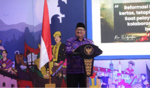 Bupati Jombang, H Warsubi SH, MSI memberikan sambutan pada acara Jombang Bureaucracy Awards Tahun 2025 yang dilaksanakan di Surabaya. Foto: Jombangkab.go.id