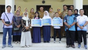 Mereka adalah generasi cerdas Jombang, yang telah dibuktikan melewati sebuah ujian dalam Olimpiade Olahraga Siswa Nasional (O2SN) dan Festival Lomba Seni dan Sastra Siswa Nasional (FLS3N) 2025. Mereka telah meraih juara yang mendapat apresiasi dari Bupati Jombang, H Warsubi, Senin 29 Desember 2025. Foto: swarajombang.com/ elok apriyanto