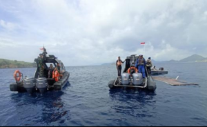 Tim SAR gabungan, hingga hari ketiga ini tersu melakukan pencarian korban tenggelamnya perahu wisata KM Putri Sakinah, Jumat 26 Desember 2025, yang mengangkut keluarga Ferrnando martin Carreras. Foto: ntt.iNews