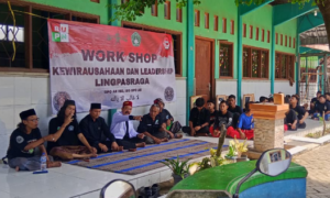 Menandai Harlah 40 pagar Nusa, Lingpasraga bersama PNIB Pejuang Nusantara Indonesia Bersatu, di bawah bimbingan Kang Edy Riyanto dan AR Waluyo Wasis Nugroho (Gus Wal), menyelenggarakan Workshop Kewirausahaan dan Leadership bagi para pendekar santri Pagarnusa di Jombang, Minggu (28/12/2025). Foto: Dok/ Pagar Nusa