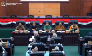 Kartiyono sebagai Ketua Badan Pembentukan Peraturan Daerah (Bapemperda) DPRD Kabupaten Jombang. Ia mengundang Rumah Pemuda Inspirasi (Rumpi) Jombang dalam upaya membuat Rapreda Induk Pariwisata Jombang. Foto: Instagram@DPRD_Jombang