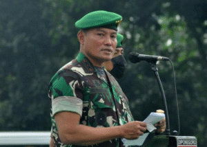Kejaksaan Tinggi Jawa Tengah melakukan pemeriksaan Letjen TNI Widi Prasetijono, mantan Panglima Kodam IV/Diponegoro  sebagai saksi kasus dugaaan TPPU, jual beli lahan seluas 716 Ha di Cilacap yang merugikan negara sekitar Rp 237 miliar. Foto: republika