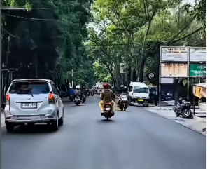 Jalan kenangan Jl. Setia Budi, unggahan Dedi Mulyadi, suasana enak dan nyaman. Foto: Instagram@dedimulyadi71