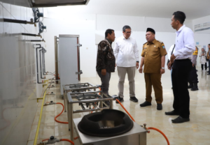Kemenko PM membuka program tekan miskin ekstrem hingga no perse, salah satunya adalah membuka lapangan kerja di bidang SPPG. Saat ini sebanyak 300 pekerja akan diserap di wilayah Jombang. Foto: swarajombang.com/ elok apriyanto