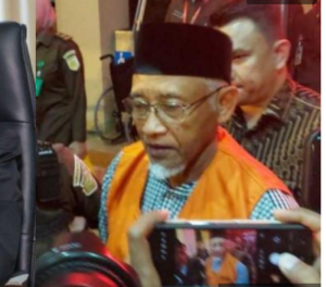Mantan Bupati Slemen dua periode, Sri Purnomo menghadapi sidang tindak pidana korupsi di Yogkayta, Kamis 18 Desember 2025. Ia dituduh menyelewengkan dana Rp 10 m lebih untuk mendani kampanye Kustini, istinya tampil dalam perebutan kusi jabatan bupati Sleman dan menang. Foto: Ist