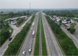 Kepala Departemen Operasional Tol Jomo, Zanuar Firmanto memprediksi selama Nataru akan ada 750.000 kendaraan lewat jalan tol SUMO. Oleh karena itru, sopir diminta agra terus semakin hati-hati dan waspada. Foto: swarajombang.com/ elok apriyanto