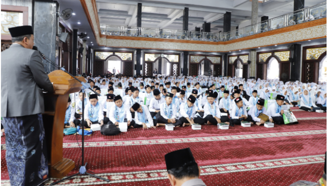 
					Dinas Pendidikan dan Kebudayaan Pemkab Jombang menggelar acara wisuda sebanyak sebanyak 2.259 siswa Sekolah Dasar dan Madrasah Ibtidaiyah, Selasa, 9 Desember 2025. Foto: Jombangkab.go.id