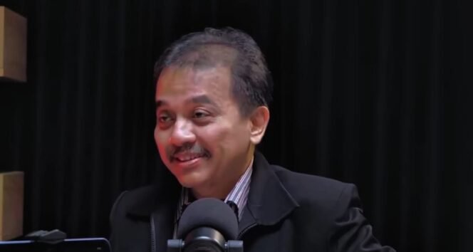 
					Roy Suryo bocorkan perilisan buku tentang Wapres Gibran Rakabuming. (YouTube/Bambang Widjojanto)
