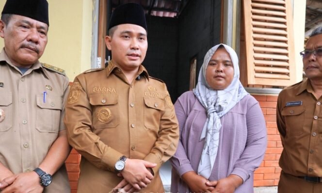 
					Bupati Mojokerto Tinjau Bedah Rumah di Desa Kejagan. Ist