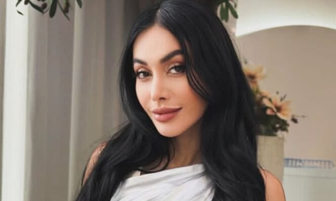 
					Artis penyanyi Denada. Ig@denadaindonesia