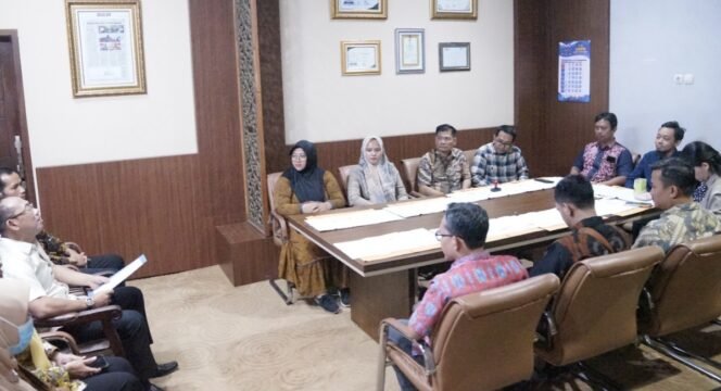 
					Penandatanganan kontrak berlangsung pada Kamis (15/1/2026) di Ruang Rapat Sekretaris Daerah Kota Mojokerto. (Dok.Diskominfo Kota Mojokerto) 