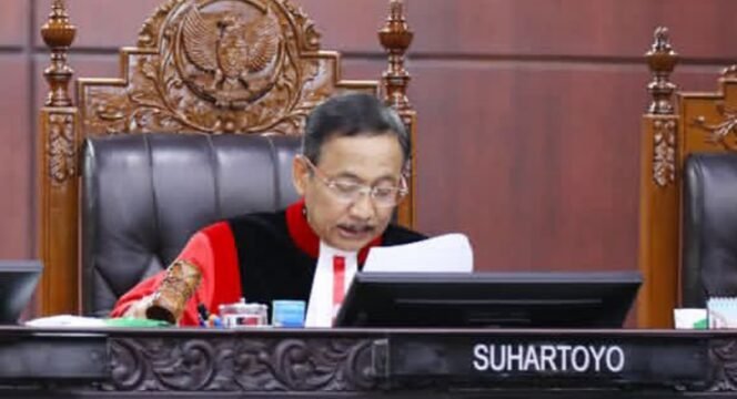 
					Ketua MK Suhartoyo menyatakan, frasa “perlindungan hukum” dalam pasal tersebut tidak sesuai dengan UUD 1945 dan hanya berlaku bersyarat. Dok.Mahkamah Konstitusi
