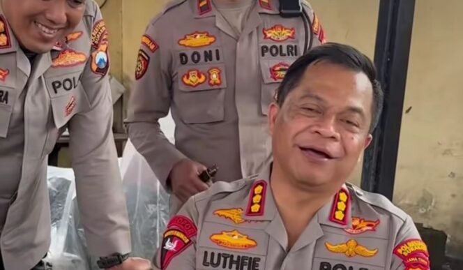 
					Kapolrestabes Surabaya, Kombes Pol Luthfie Sulistiawan,  (ig@samaptapolrestabessby) 