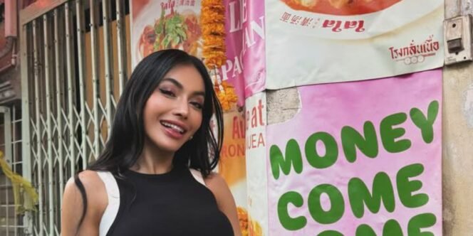 
					Penyanyi Denada Tambunan. (Foto.ig@denadaindonesia) 
