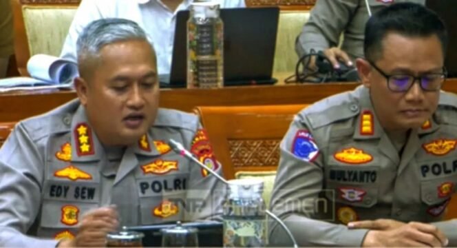 
					Kapolres Sleman, Edy Setyanto yang dicecar anggota Komisi III DPR soal kasus suami lawan penjambret berujung tersangka. (YouTube.com / TVR Parlemen)
