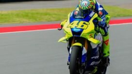 Legenda MotoGP, Valentino Rossi, akhirnya merasakan aspal Sirkuit Mandalika untuk pertama kalinya. (ig@officialmotogp7)