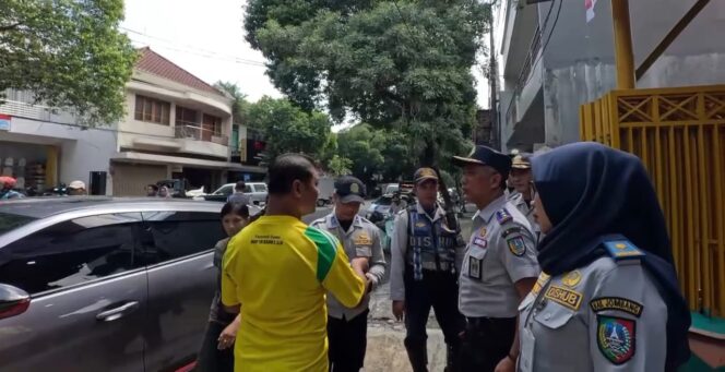 
					Dishub Jombang Tertibkan Parkir, Tekan Kemacetan dan Kembalikan Fungsi Ruang Publik