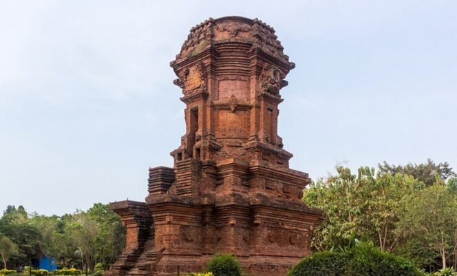 
					Ungkap Rahasia Candi Jabung: Jejak Majapahit di Tanah Probolinggo