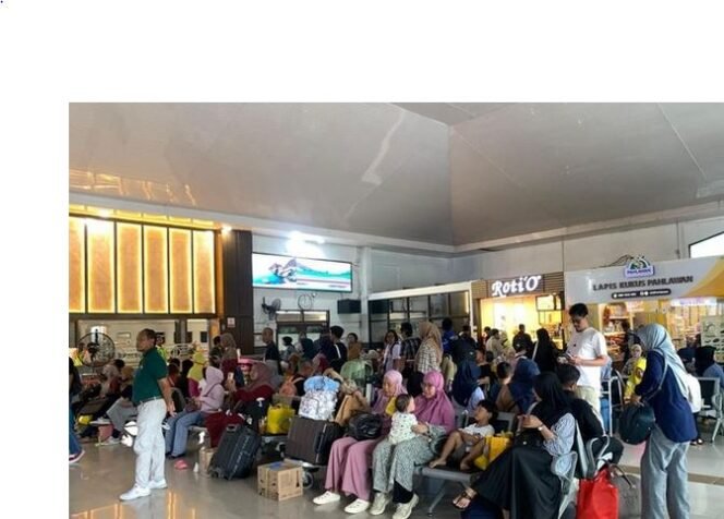 
					Ribuan Penumpang KAI Daop 8 Surabaya Batalkan Keberangkatan Imbas Banjir di Pekalongan