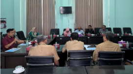 Komisi D melakukan rapat dengar pendapat dengan Dinso Jombang, membahasa bansos kepada masyarakat. Pastikan antara dan data dan lapangan harus sama. Foto: swarajombang.com/ elok apriyanto