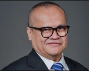Inspektur Jenderal (Irjen) Kementerian ESDM, Akhmad Syakhroza (AS), sebagai tersangka dalam kasus korupsi proyek Penerangan Jalan Umum Tenaga Surya (PJUTS) tahun 2020. Foto: trinbunnews.com