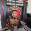 Kasatreskrim Polres Jombang, AKP Dimas Robin Alexander, pihaknya mulai melakukan penyeldiikan kasus hilangnya mesin panen Bimo 110, bantuan pemprov Jatim untuk Gapoktan, Sumbersari, Jombang, Rabu 21 Januari 2026. Foto: swarajombang.com/ elok apriyanto
