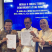 Wakil walikota Surabaya Dr Armuji dan Ketua Umum Madasa Sedarah M taufik berdamai di Universitas Dr Soetomo., Selasa 6 Januari 2026. Perdamaian terakit dengan laporan pelaporan Madas ke Polda Jatim. Foto: timesindonesia