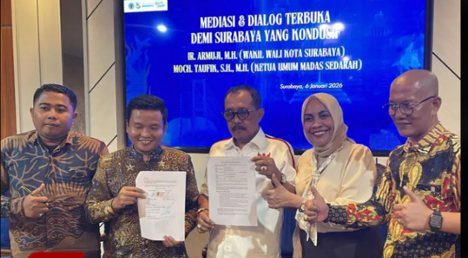 
					Wakil walikota Surabaya Dr Armuji dan Ketua Umum Madasa Sedarah M taufik berdamai di Universitas Dr Soetomo., Selasa 6 Januari 2026. Perdamaian terakit dengan laporan pelaporan Madas ke Polda Jatim. Foto: timesindonesia