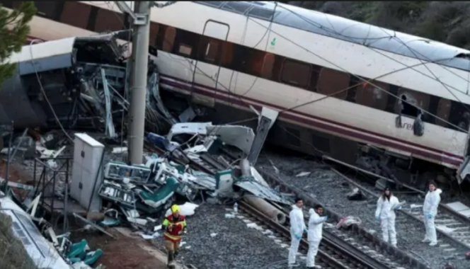 
					Kecelakaan terburuk dalam satu dekade terakhir, kecelakaan, dua KA cepat di Spanyol menyebabkan 39 orang meninggal dunia, sebanyak 120 penumpang lainnya lukas-luka. Terjadi Minggu malam, 18 Januari 2026. Foto: bbc