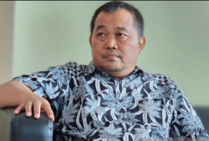 
					Koordinator Masyarakat Anti Korupsi Indonesia (MAKI), Boyamin Saiman melapro ke KPK, ada istri pejabat eslon I Kemenag memiliki rekenign Rp 32 miliar, sebagai bahan tambahan pengusutan hukum kasus kuota haji. Foto: antara