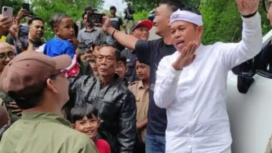 Gunernur Jawa Barat, Dedi Mulyadi mulai merambah program penghijaun di kawasan Taman nasional Gunung Ciremai. Program melibatkan warga setempat, direkrut sebagai tenaga penghijauan mendapat insentif Rp 2/ bulan, sertea modal ternah 4 ekor domba. Foto: Tiktok@dedimulyadioffoicial
