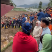 Wapres Gibran meninjau lokasi bencana longsor dan banjir bandang Cisarua, Bandung Barat, Minggu 25 Januari 2026. Sampai hari ini, Tim SAR Gabungan telah menemukan 25 jenazah, dan melanjutkan pencarian 65 korban lainnya. Foto: Instagramdywth47626