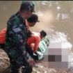 Aparat keamanan dan BPBD melakukan evakuasi sesosok jasad mengambang di kali Pancir, Mojowarno, Jombang, Rabu pagi, 21 Januari 2026. Foto: swarajombang.com/ elok apriyanto