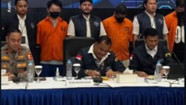Dittipidsiber Bareskrim Polri membongkar operasi judi daring yang melibatkan 21 situs web, 17 perusahaan fiktif. penyidik mengamankan dana dan barang bukti senilai total Rp96,7 miliar, termasuk Rp59,1 miliar uang tunai, Diungkap dalam konferensi peres, 7 Januari 202. Foto: Instagram@kumparan