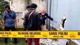 Aparat kepolisian Magetan, Jawa Timur, melakukan olah tempat kejadian perkara kasu pembobolan toko Emas Senna Golden Star (SGS), di kecamatan Bendo, Magetan. Dalam tempok kurang dari 24 jam, petugas berhasil meringkus lima tersangka, Kamis 15 Januari 2026. Foto: iNewsjatim
