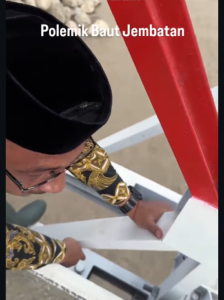 Anggota DPR RI Sudirman Haji Uma melakukan inspaksijembata baley yang dibangun TNI di Teupin Mane, Bireuen, 31 Desember 2025. Foto: Instagram@terkini.id
