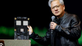 CEO Nvidia, Jensen Huang memamerkan chip Ai terbaru kelas Rubin,. Foto: dok/Nvidia